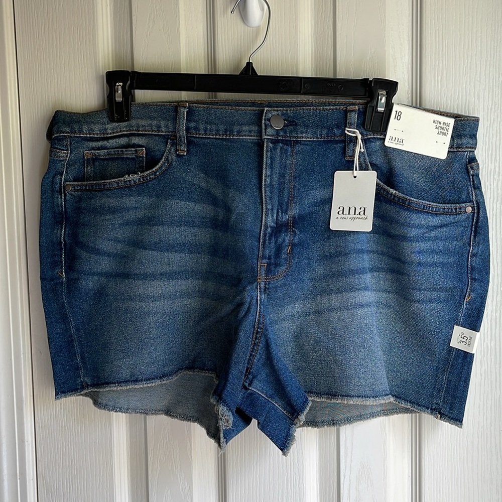 NWT ANA HIGH-RISE SHORTIE DENIM JEAN SHORTS SZ 18